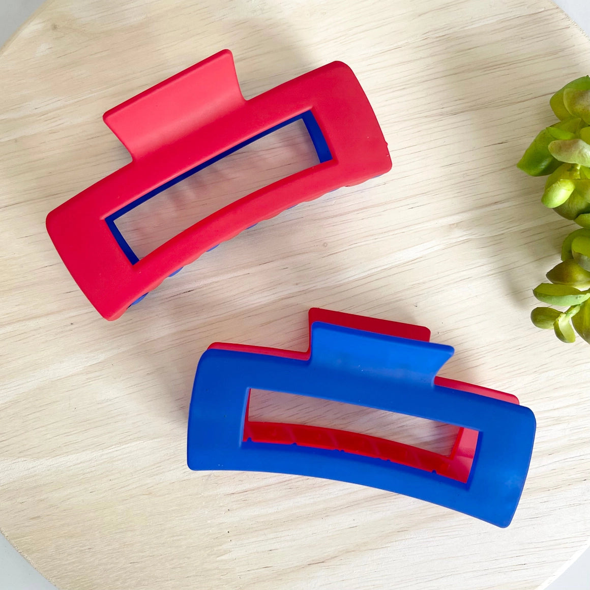 Royal/Red Claw Clip
