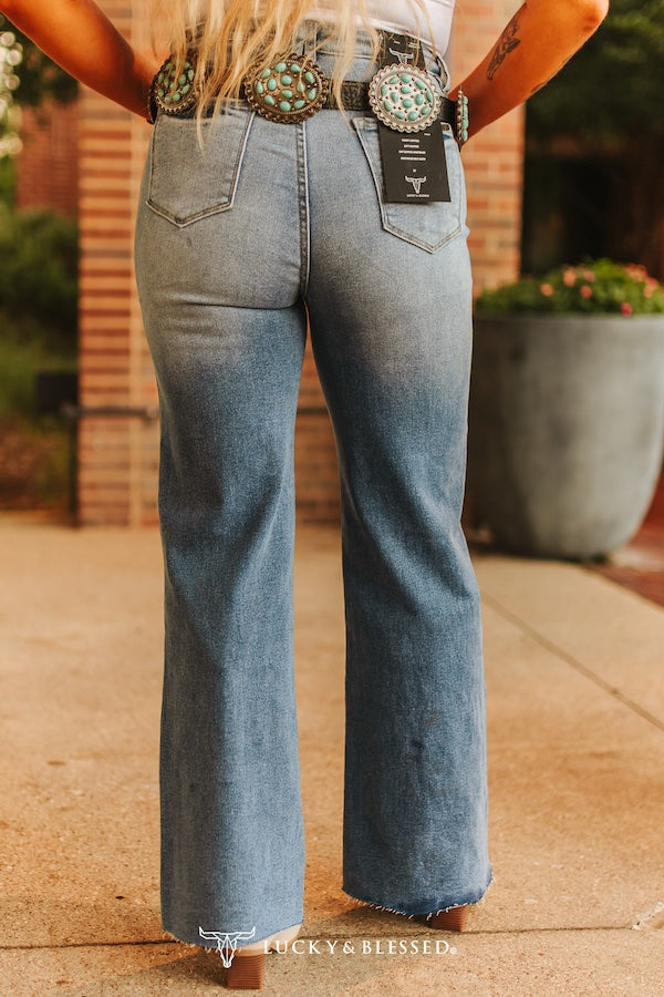Light Wash High Rise Frayed Hem Wide Leg Jeans (32in Inseam)